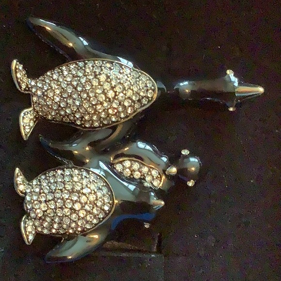 Heidi Daus Just Chillin' trio penguin's pin - Picture 5 of 7